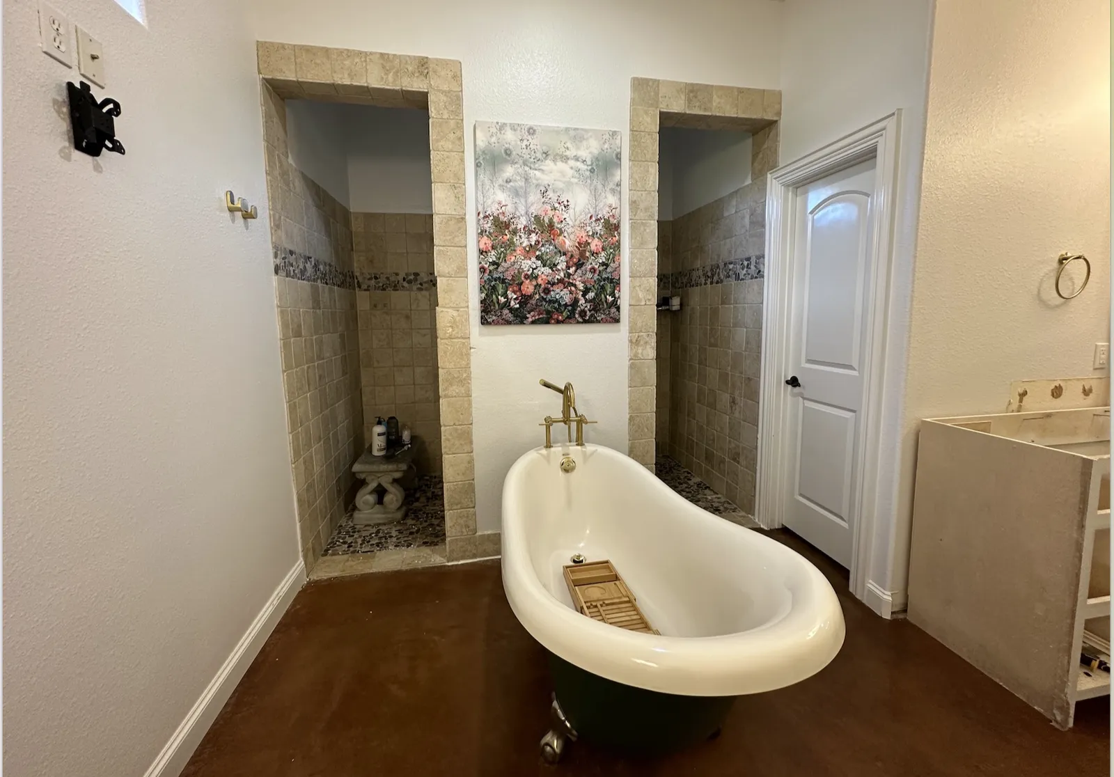Lake Breeze Dr. primary bathroom in McKinney before the renovation