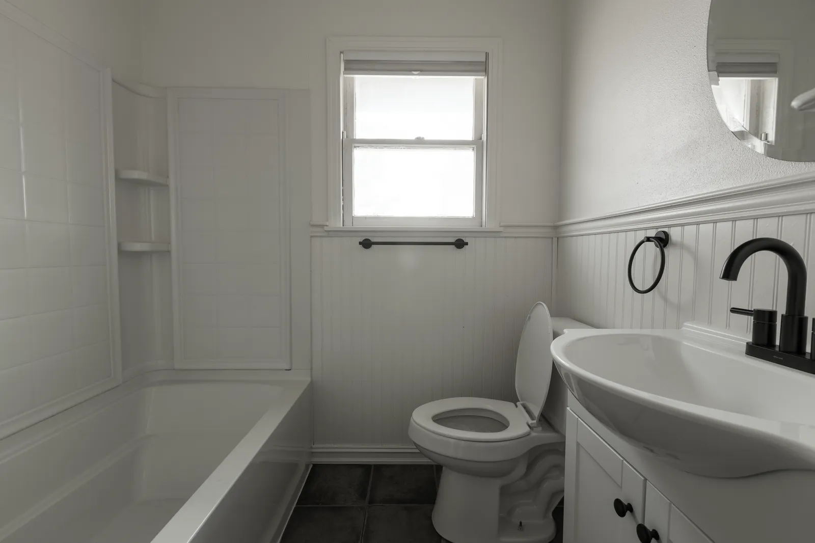 Sherman St. in Melissa guest bath before the renovation